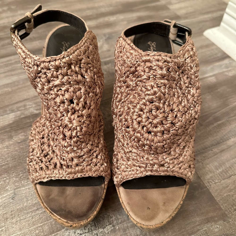 Elizabeth & James platform wedges size 7